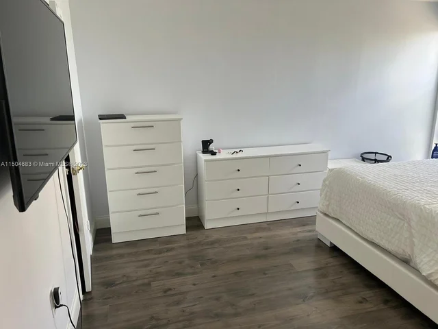 17570 Atlantic # 512, Sunny Isles Beach FL 33160