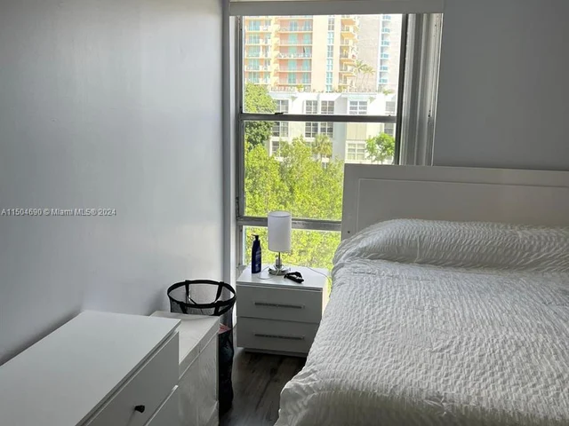 17570 Atlantic Blvd # 512, Sunny Isles Beach FL 33160