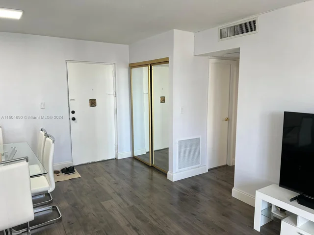 17570 Atlantic Blvd # 512, Sunny Isles Beach FL 33160