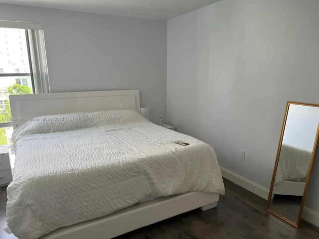 17570 Atlantic Blvd # 512, Sunny Isles Beach FL 33160