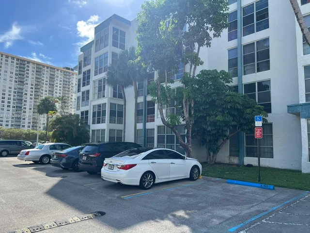 17570 Atlantic Blvd # 512, Sunny Isles Beach FL 33160