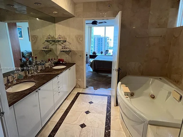 17555 Collins Ave # 1504, Sunny Isles Beach FL 33160