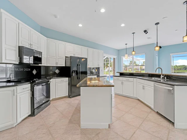 2540 Fairways Dr, Homestead FL 33035