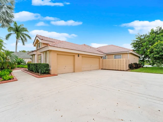 2540 Fairways Dr, Homestead FL 33035