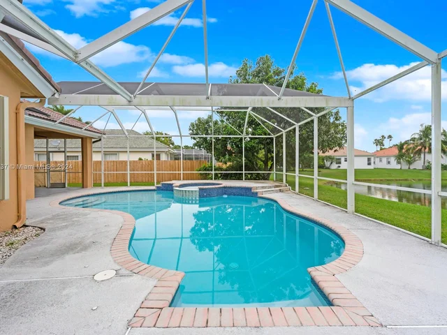 2540 Fairways Dr, Homestead FL 33035