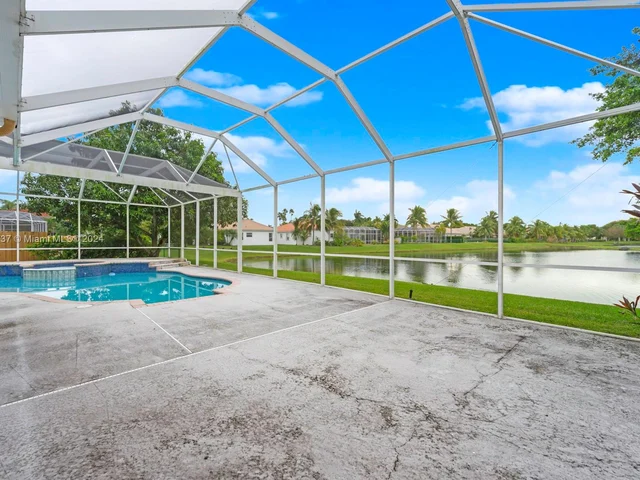 2540 Fairways Dr, Homestead FL 33035