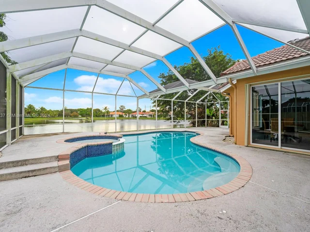 2540 Fairways Dr, Homestead FL 33035