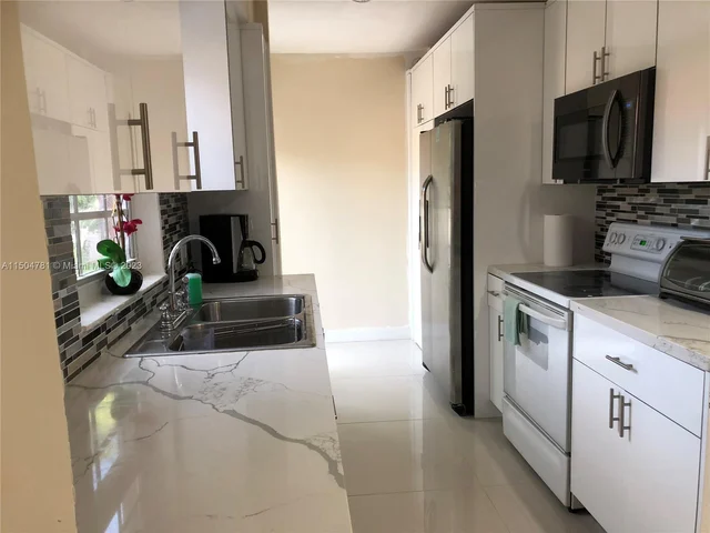 625 East Dr # 625, Miami Springs FL 33166