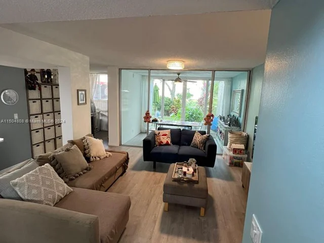 9431 Evergreen Pl # 103, Davie FL 33324