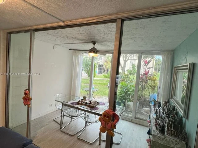 9431 Evergreen Pl # 103, Davie FL 33324