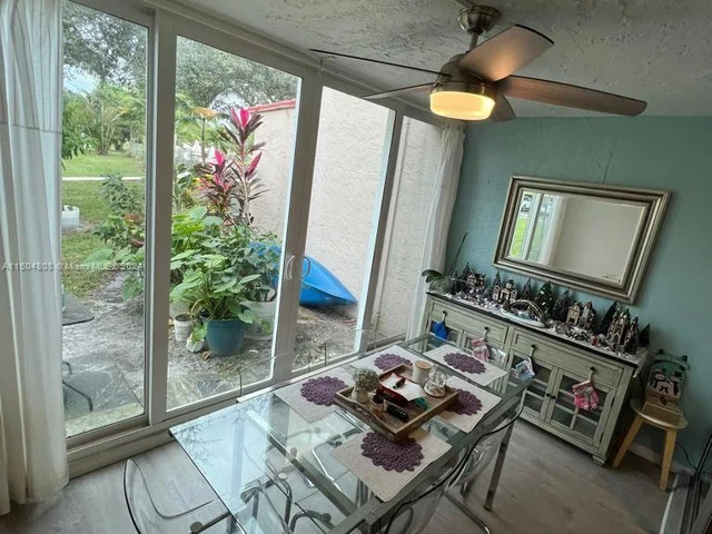 9431 Evergreen Pl # 103, Davie FL 33324