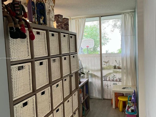 9431 Evergreen Pl # 103, Davie FL 33324