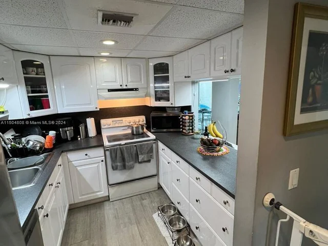 9431 Evergreen Pl # 103, Davie FL 33324