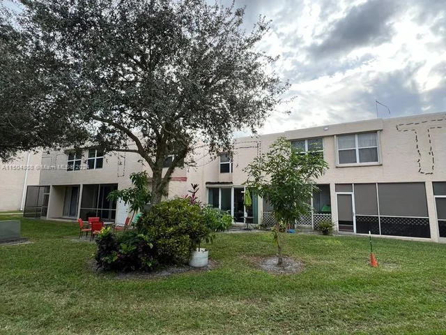 9431 Evergreen Pl # 103, Davie FL 33324