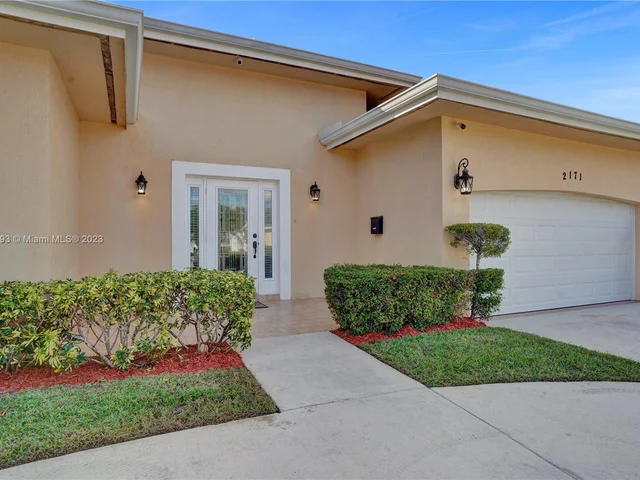 2171 NW 33rd Ave, Lauderdale Lakes FL 33311