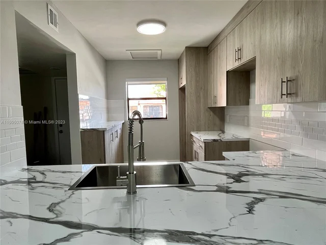 850 NE 207th Ter # 206, Miami FL 33179