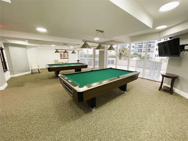 2401 Collins Ave # 408, Miami Beach FL 33140
