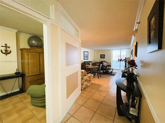 2401 Collins Ave # 408, Miami Beach FL 33140