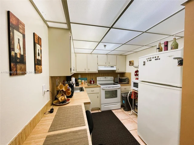 2401 Collins Ave # 408, Miami Beach FL 33140