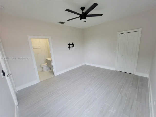 2438 Poinciana Ct, Weston FL 33327