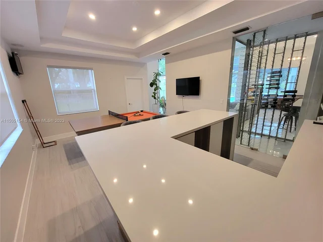 2438 Poinciana Ct, Weston FL 33327