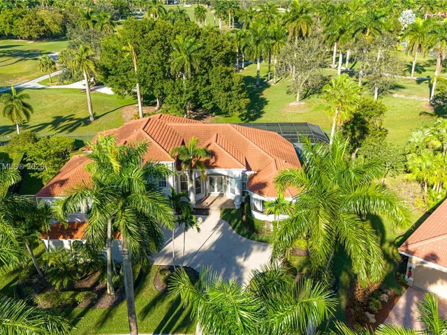 2438 Poinciana Ct, Weston FL 33327