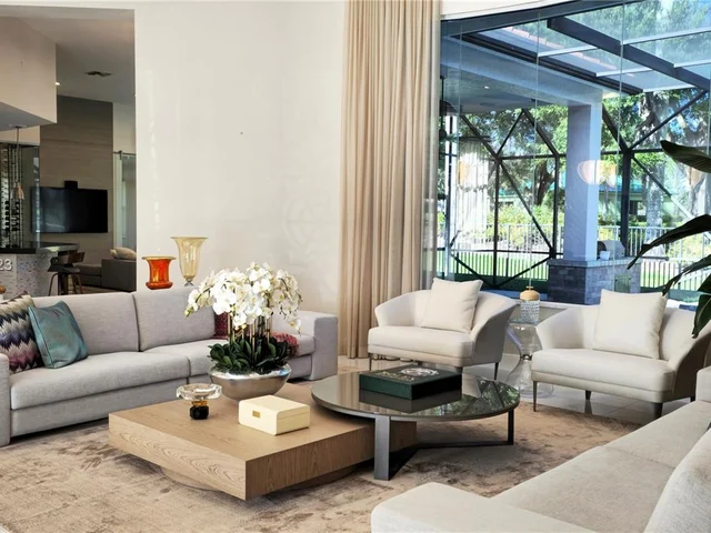 2438 Poinciana Ct, Weston FL 33327