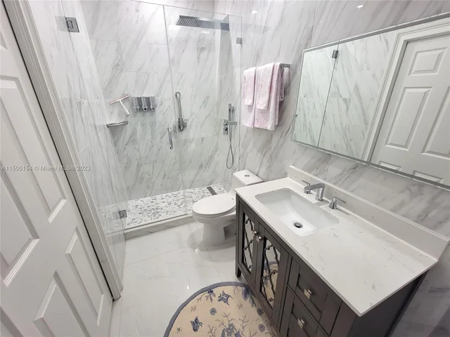 2438 Poinciana Ct, Weston FL 33327