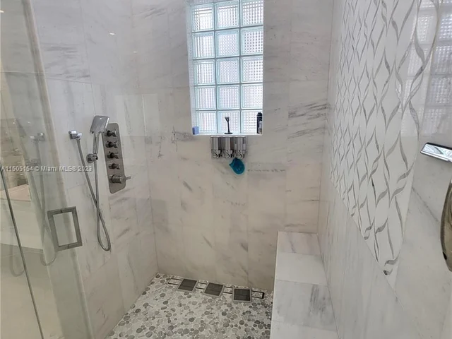 2438 Poinciana Ct, Weston FL 33327