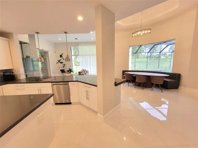 2438 Poinciana Ct, Weston FL 33327