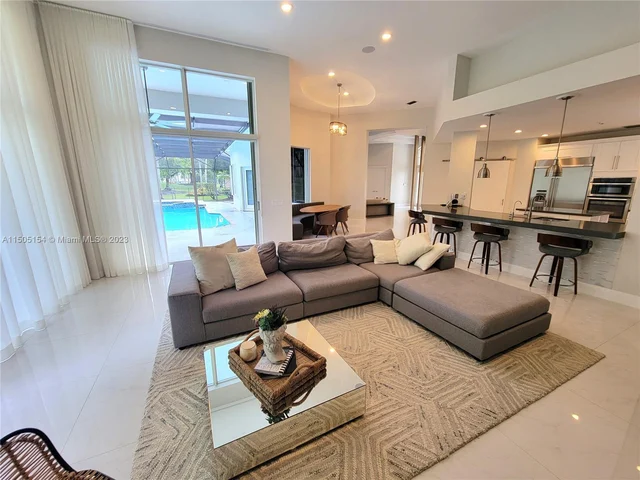 2438 Poinciana Ct, Weston FL 33327