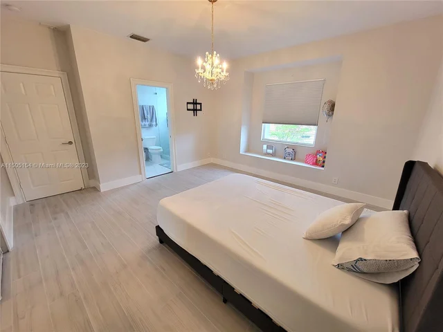 2438 Poinciana Ct, Weston FL 33327