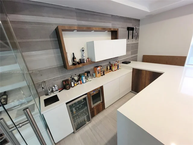 2438 Poinciana Ct, Weston FL 33327