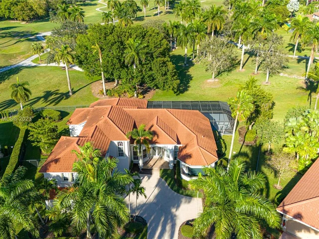 2438 Poinciana Ct, Weston FL 33327