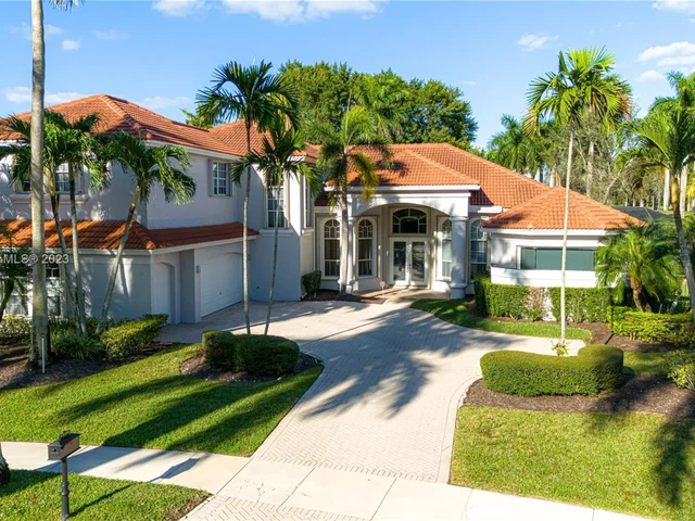 2438 Poinciana Ct, Weston FL 33327