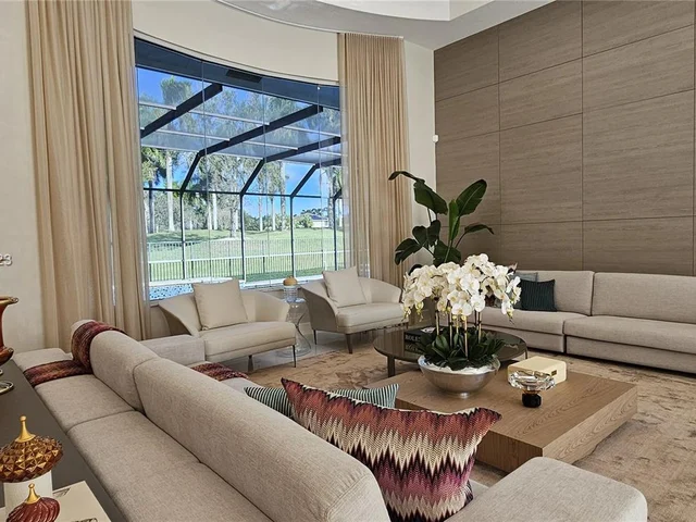 2438 Poinciana Ct, Weston FL 33327