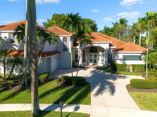 2438 Poinciana Ct, Weston FL 33327