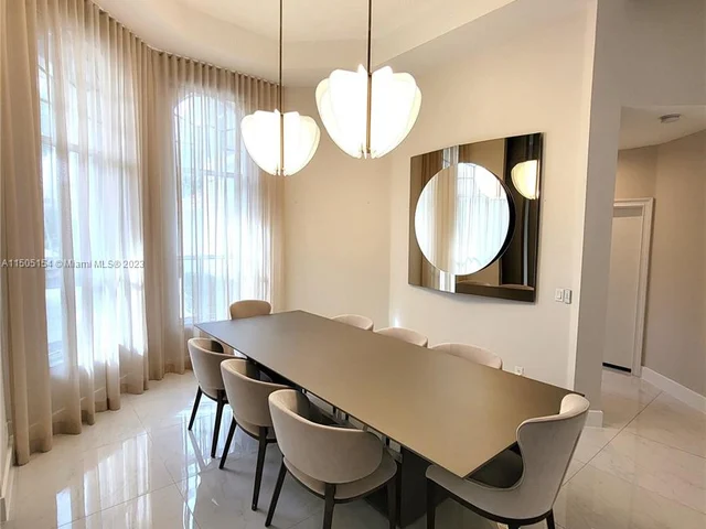 2438 Poinciana Ct, Weston FL 33327