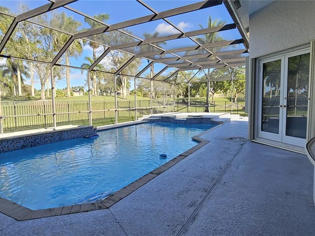 2438 Poinciana Ct, Weston FL 33327