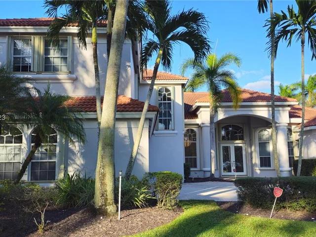 2438 Poinciana Ct, Weston FL 33327