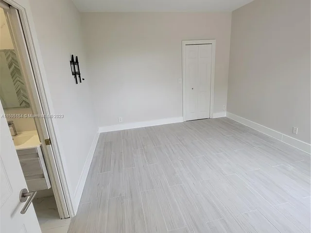 2438 Poinciana Ct, Weston FL 33327