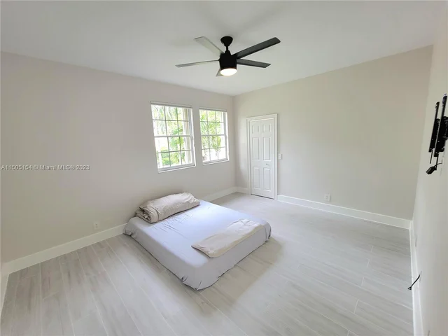 2438 Poinciana Ct, Weston FL 33327