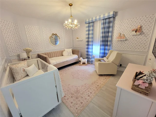 2438 Poinciana Ct, Weston FL 33327