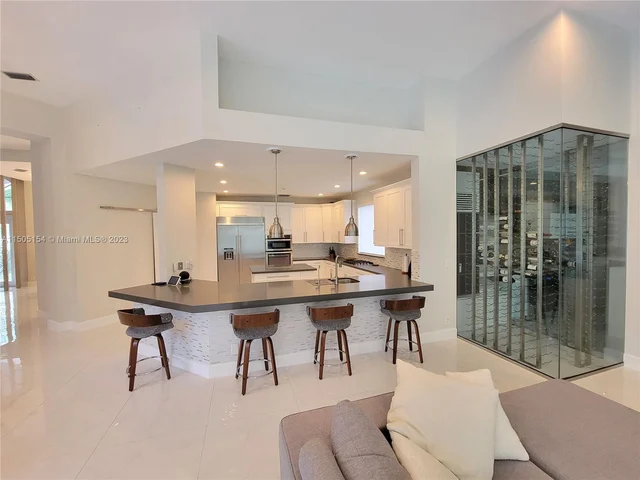 2438 Poinciana Ct, Weston FL 33327