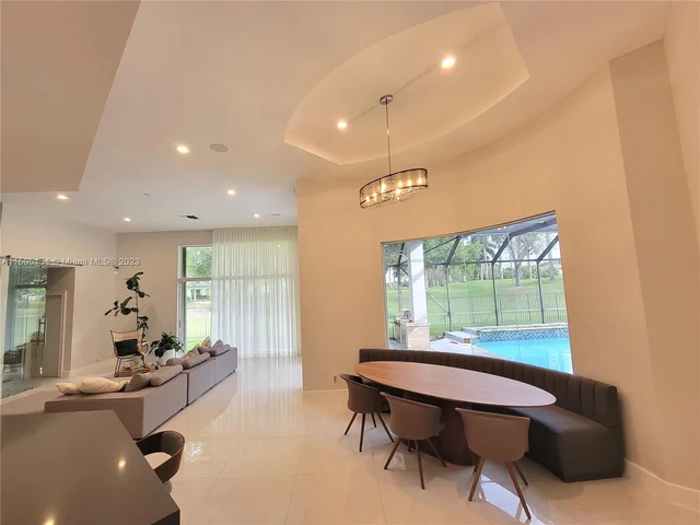 2438 Poinciana Ct, Weston FL 33327