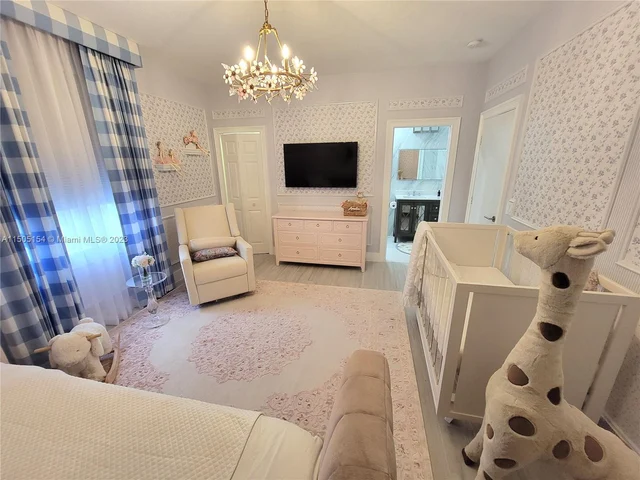 2438 Poinciana Ct, Weston FL 33327