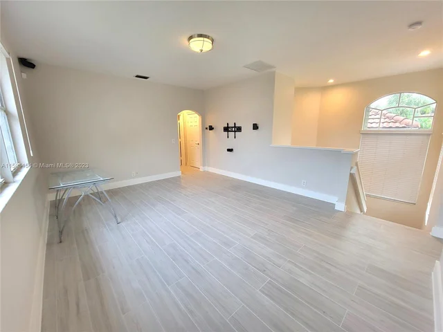 2438 Poinciana Ct, Weston FL 33327