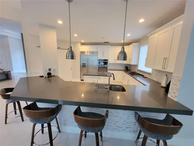 2438 Poinciana Ct, Weston FL 33327