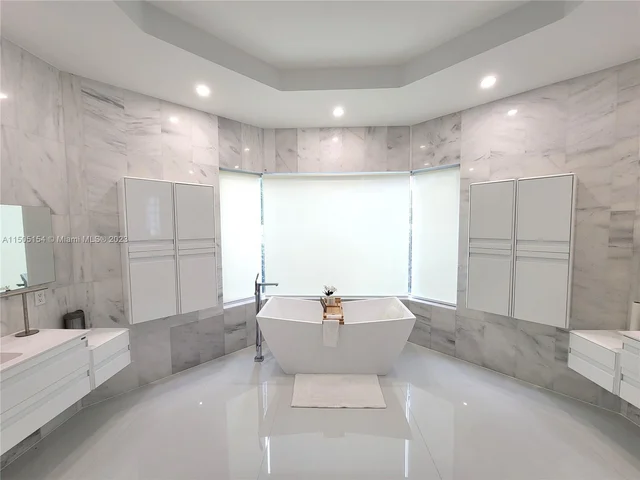 2438 Poinciana Ct, Weston FL 33327