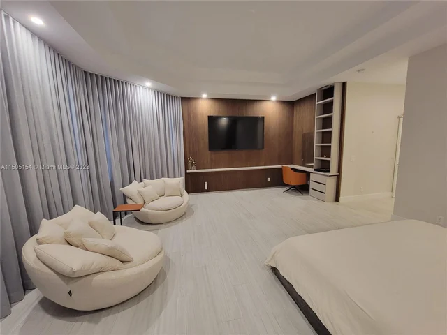 2438 Poinciana Ct, Weston FL 33327